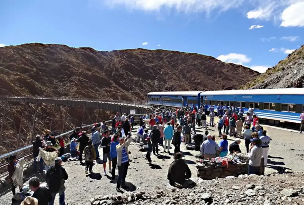 5tren-alas-nubes-milenials-travel