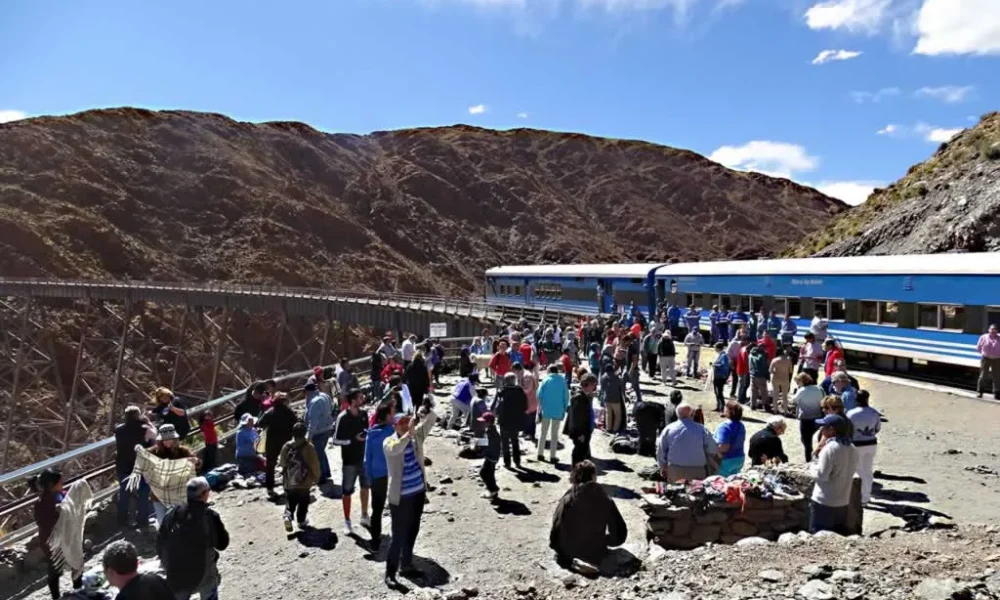 5tren-alas-nubes-milenials-travel